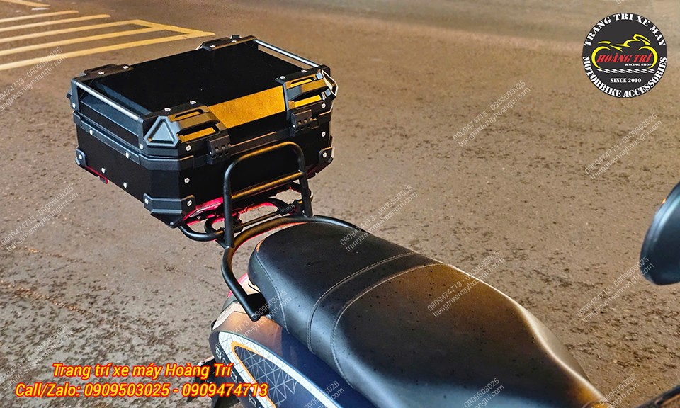 Trang bị baga sau kiểu Vespa kết hợp thùng nhôm FRX dung tích 25 lít