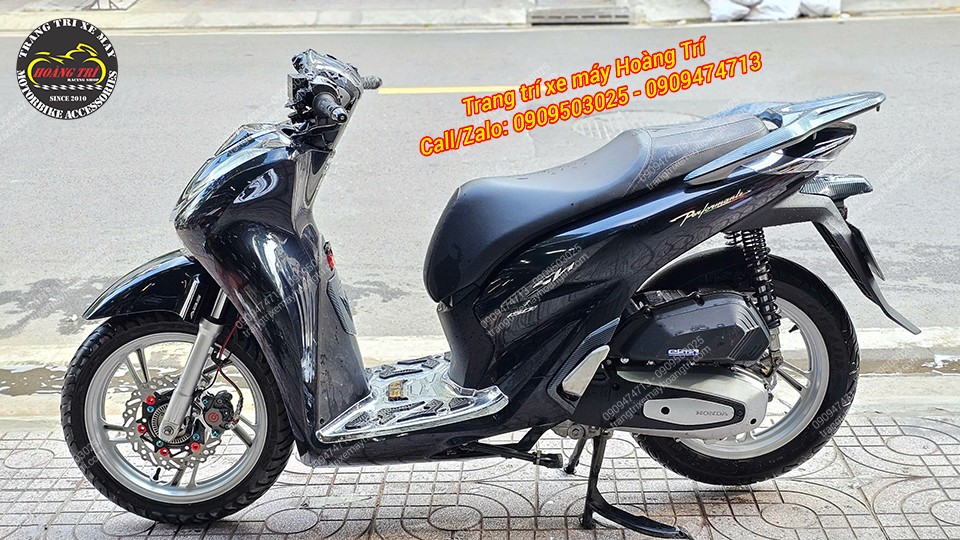 Góc nhìn bên trái xe SH VN 2020 sau khi hoàn thiện trọn gói dàn chân trước