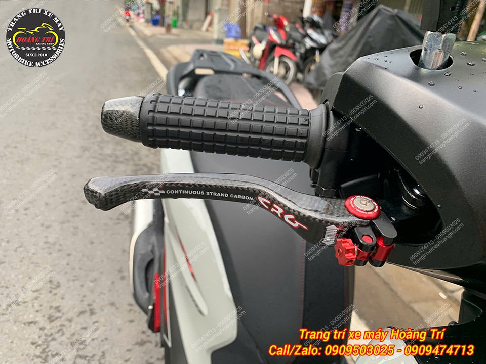 Tay thắng được tích hợp khả năng điều chỉnh giúp người dùng dễ dàng tùy biến theo nhu cầu sử dụng