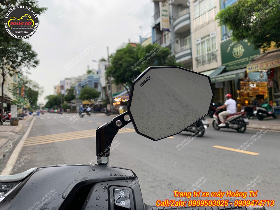 Những đường nét góc cạnh càng làm nổi bật phong cách thể thao mà chủ xe yêu thích