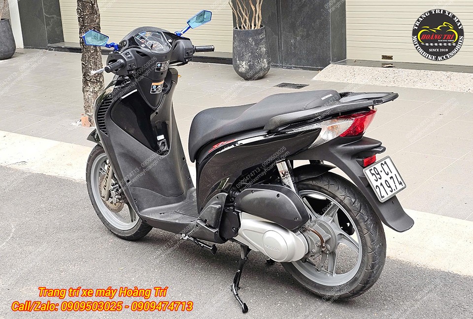 Thiết kế khe gió đặc trưng của SH Ý 2010 mang đến cảm giác thể thao và năng động