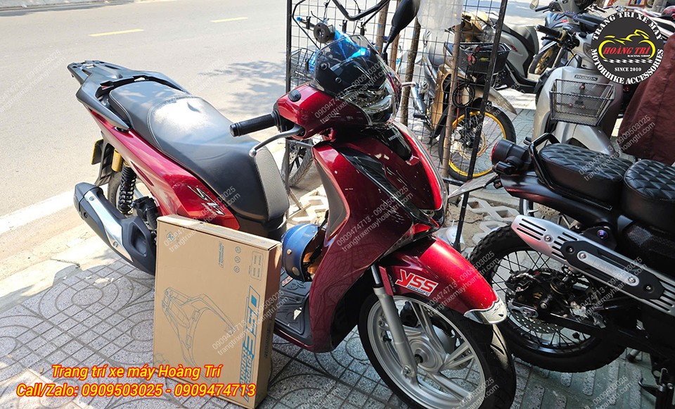 Sau khi hoàn tất lắp cản kiểu SH 350i, cản zin được gửi lại cho khách