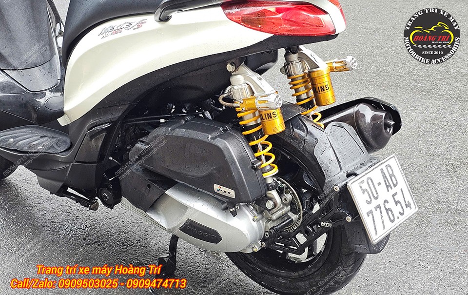 Điểm nhấn là cặp phuộc Ohlins chính hãng vàng rực kèm bộ tăng chỉnh HPA