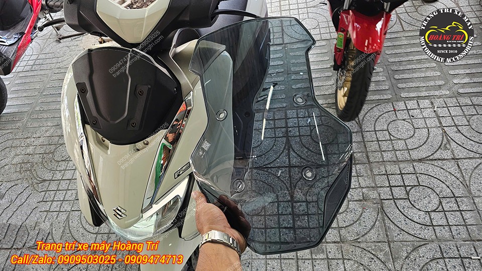 Kính chắn gió kiểu ADV Zhi.Pat là lựa chọn thay thế kính zin giúp xe trông thể thao hơn