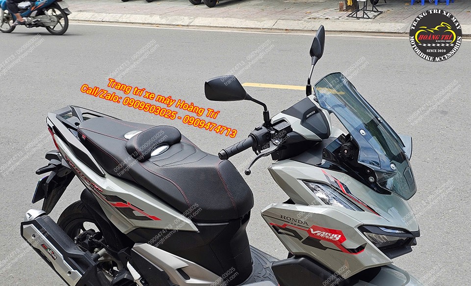 Khi kết hợp cùng kính ADV 750, tổng thể xe trở nên cá tính và ấn tượng hơn