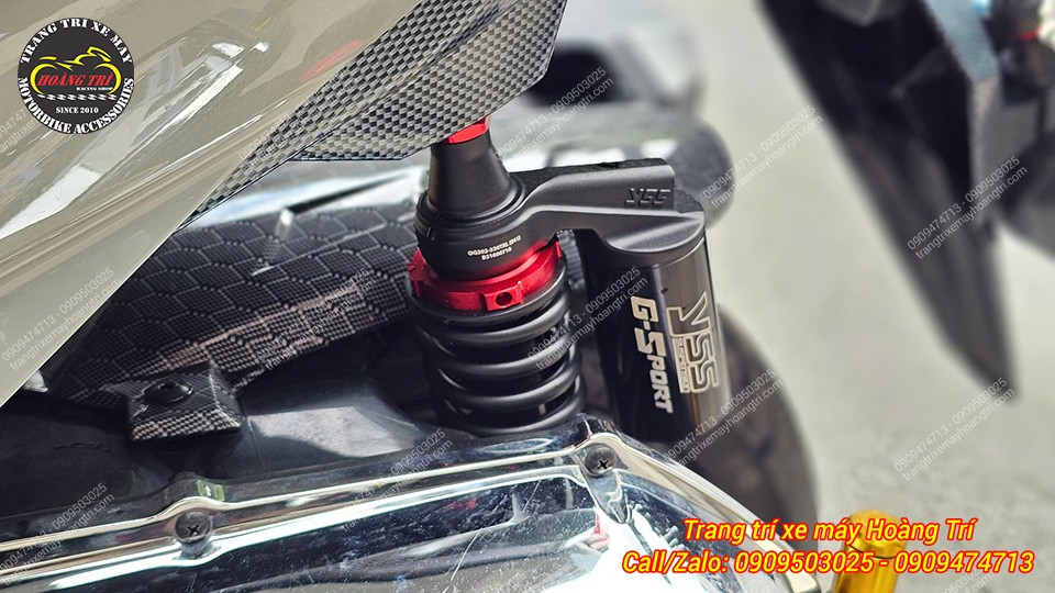 Phuộc sau cũng được chủ xe lựa chọn nâng cấp với mẫu phuộc đen - đỏ cá tính