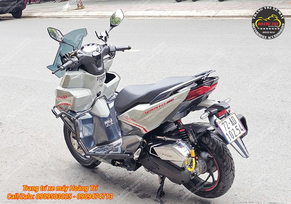 Góc chụp nghiêng cho thấy toàn bộ các món phụ kiện đã được lắp đặt lên xe