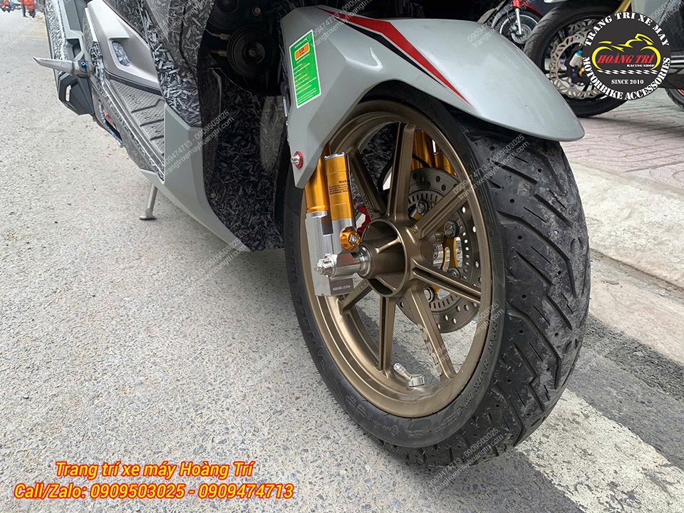 Vario 160 ABS được lên phuộc Kingham vàng nổi bật