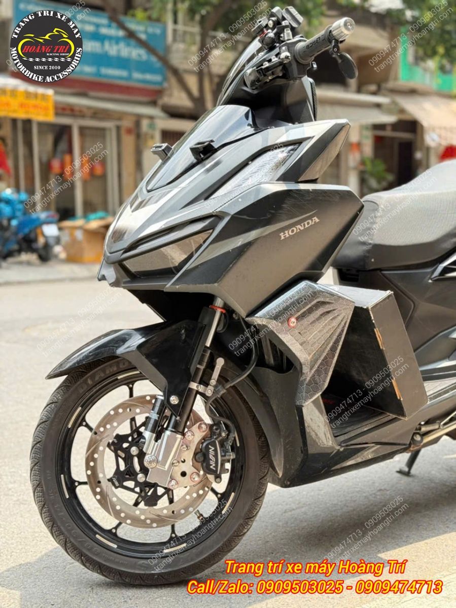 Vario CBS cũng được lắp phuộc Kingham màu đen sang trọng