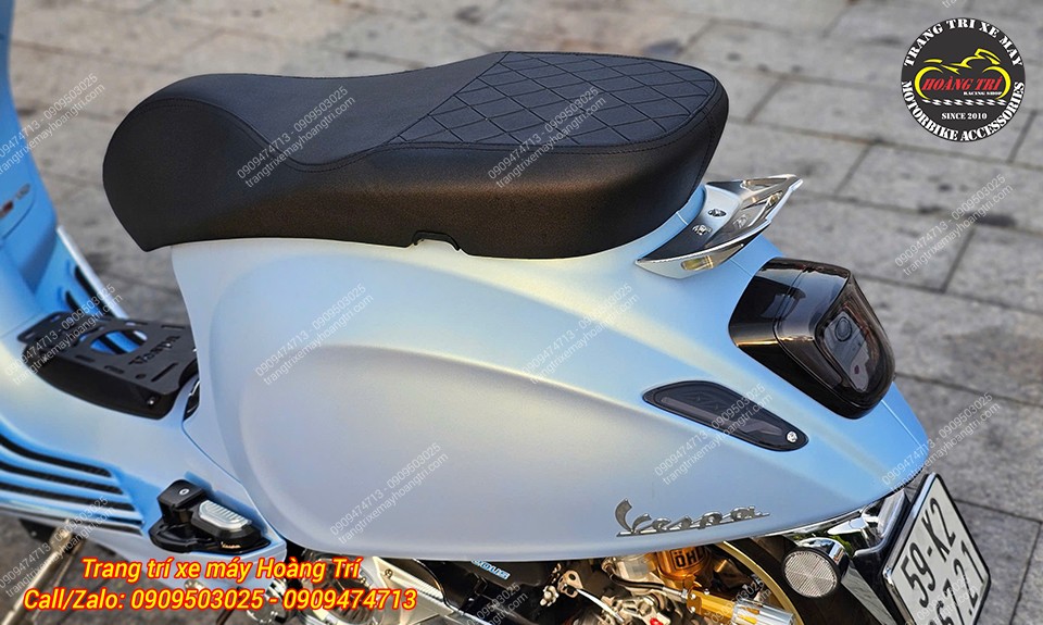 Cản sau nhôm CNC kiểu AR đã được gắn cho chiếc Vespa Sprint-S TFT 2023