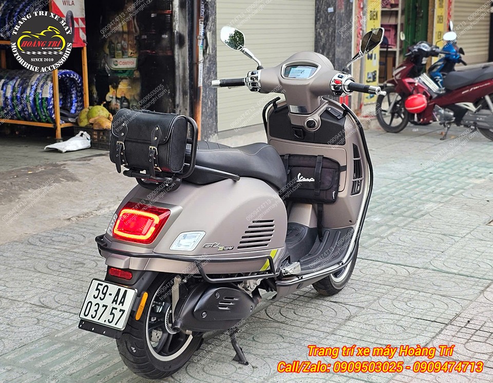 Chủ xe còn nâng cấp thêm baga sau kèm túi đựng đồ tiện dụng
