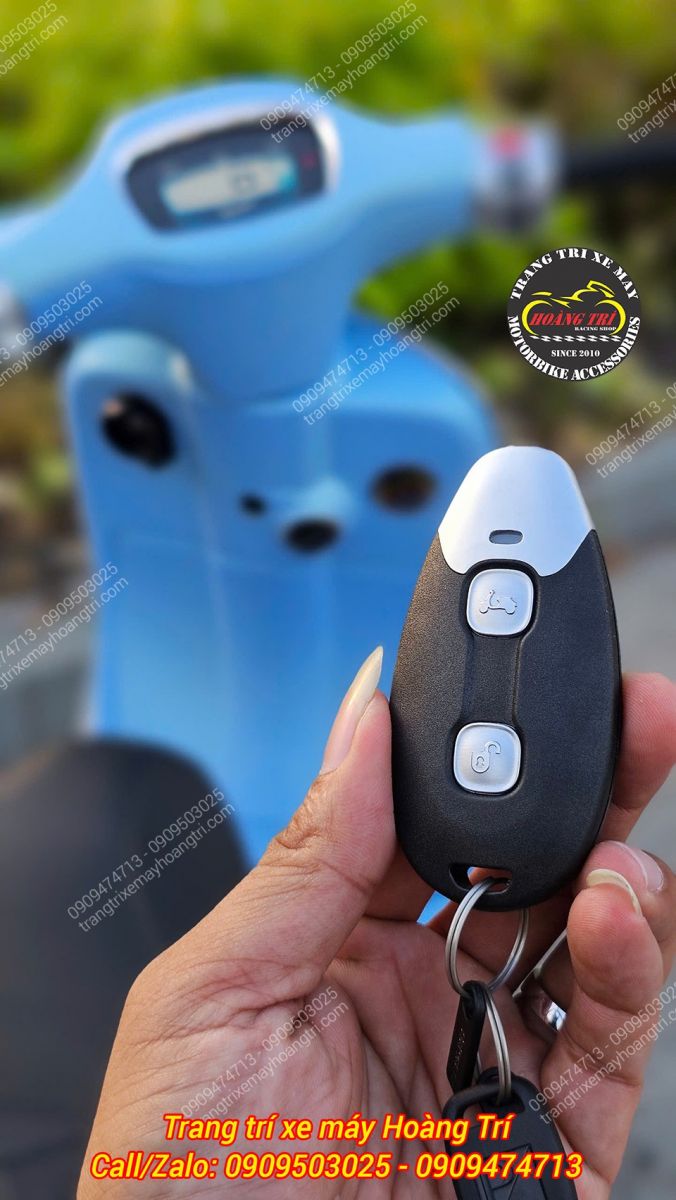 Mặt trước của remote gồm 2 nút với các chức năng hiện đại và tiện lợi