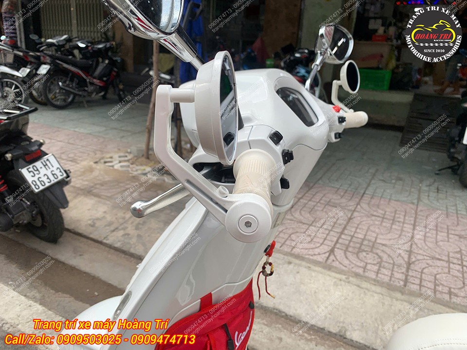 Màu trắng tinh tế giúp xe nổi bật ở mọi góc nhìn