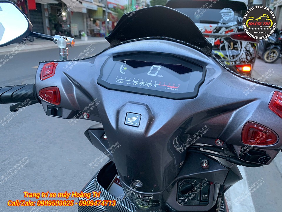 Phần bợ đồng hồ được tinh chỉnh lại (chế nhựa) để vừa vặn với mẫu đồng hồ mới