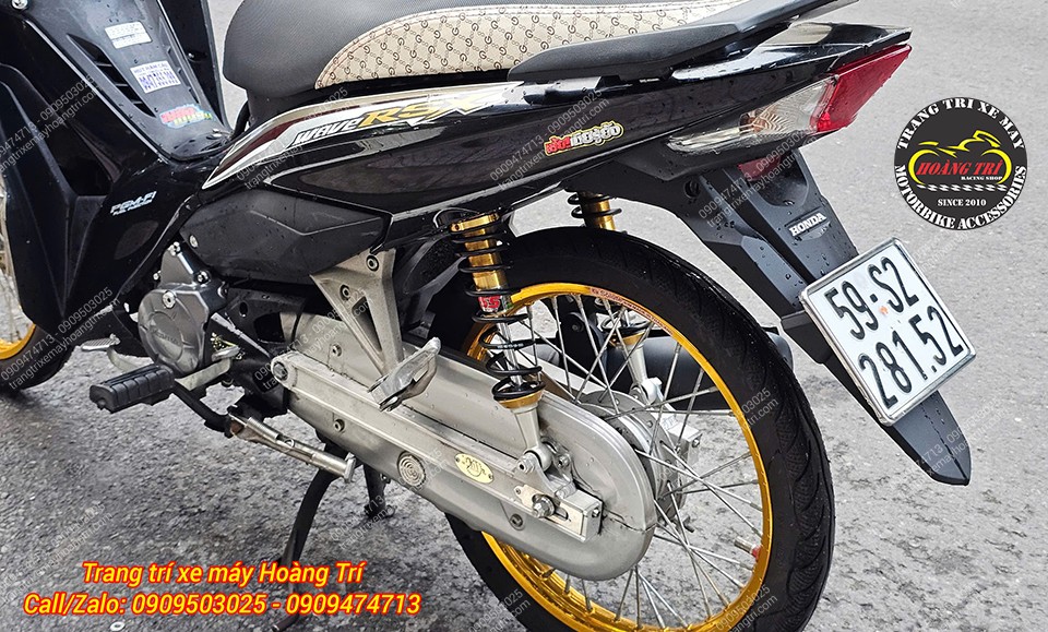 Phuộc và mâm cùng tông màu tạo nên sự hài hòa tổng thể cho xe