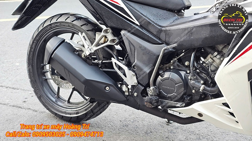 Pô zin được tháo ra và thay bằng pô R8 một cách nhanh chóng