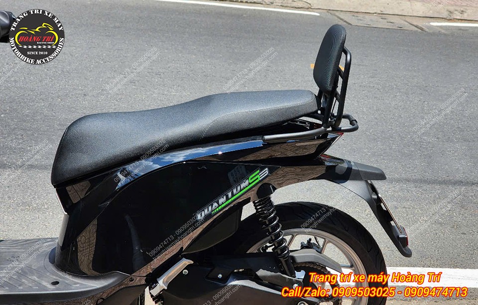 Chiếc Dat.Bike Quantum vừa được anh khách gắn thêm baga sau kết hợp tựa lưng tiện lợi.
