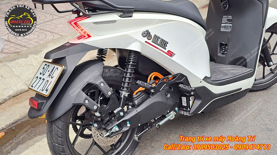 Nếu thích phong cách đậm chất Racing, anh em có thể lắp thêm pát biển số