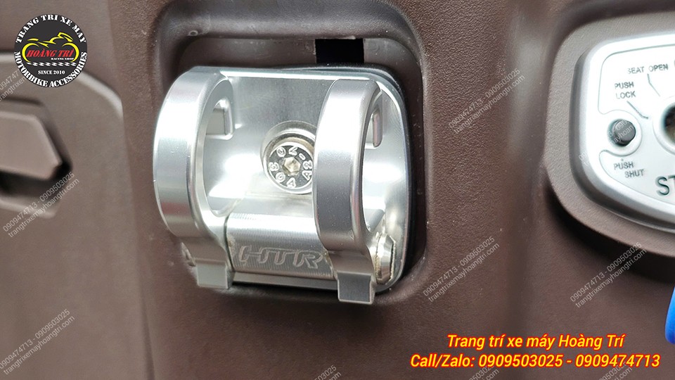 Cận cảnh móc treo đồ CNC HTR-Grande được gắn cho Vinfast Klara