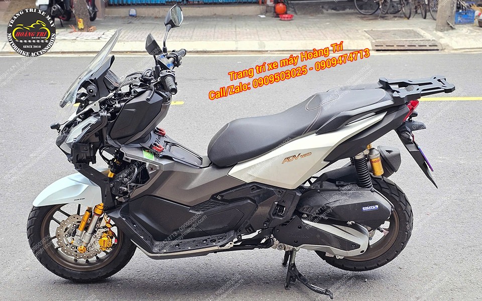 Sau khi lên phuộc USD Kingham, chiếc ADV 160 mang đậm phong cách thể thao và cá tính