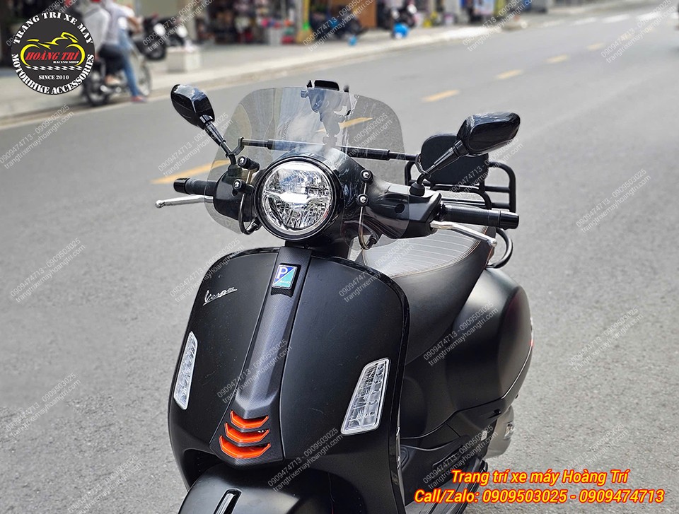 Kính chắn gió góp phần làm nổi bật vẻ sang trọng, đẳng cấp cho chiếc GTS Super Sport