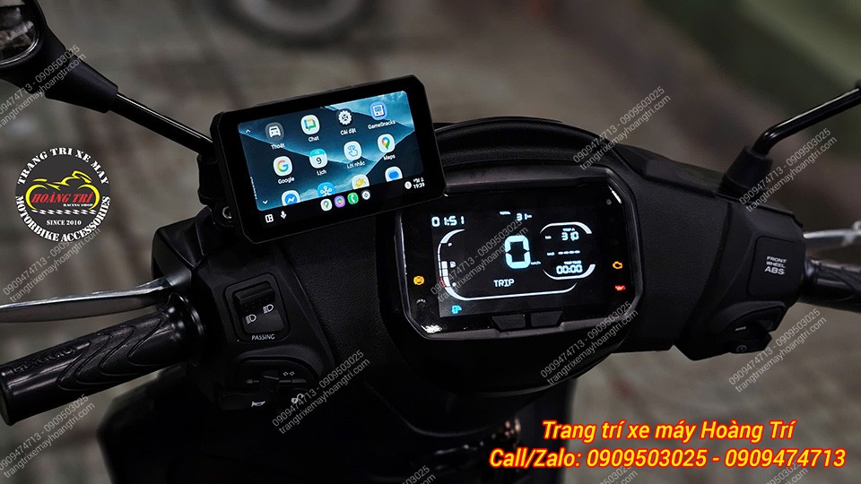 Thiết bị được trang bị đầy đủ các tính năng cần thiết, có khả năng kết nối trực tiếp với điện thoại