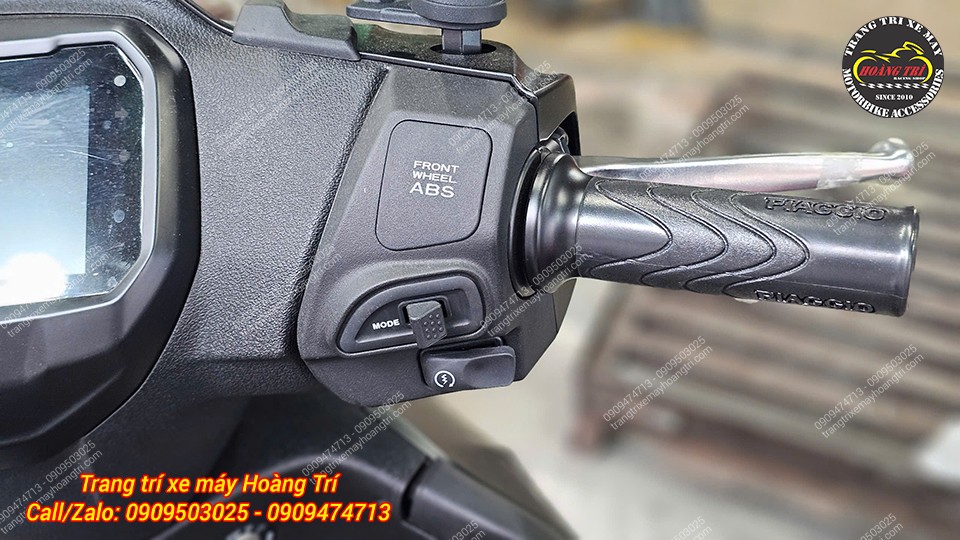 Tay lái bên phải Liberty 2025 tích hợp các công tắc điều khiển cơ bản cần thiết