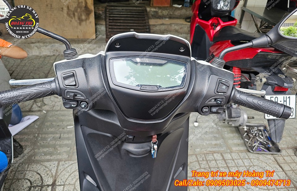 Chiếc Piaggio Medley vừa ghé shop để chuẩn bị nâng cấp màn hình Chigee AIO-5