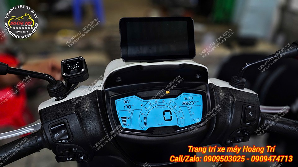 Bắt đầu tiến hành kiểm tra lại các chức năng của màn hình sau khi lắp đặt