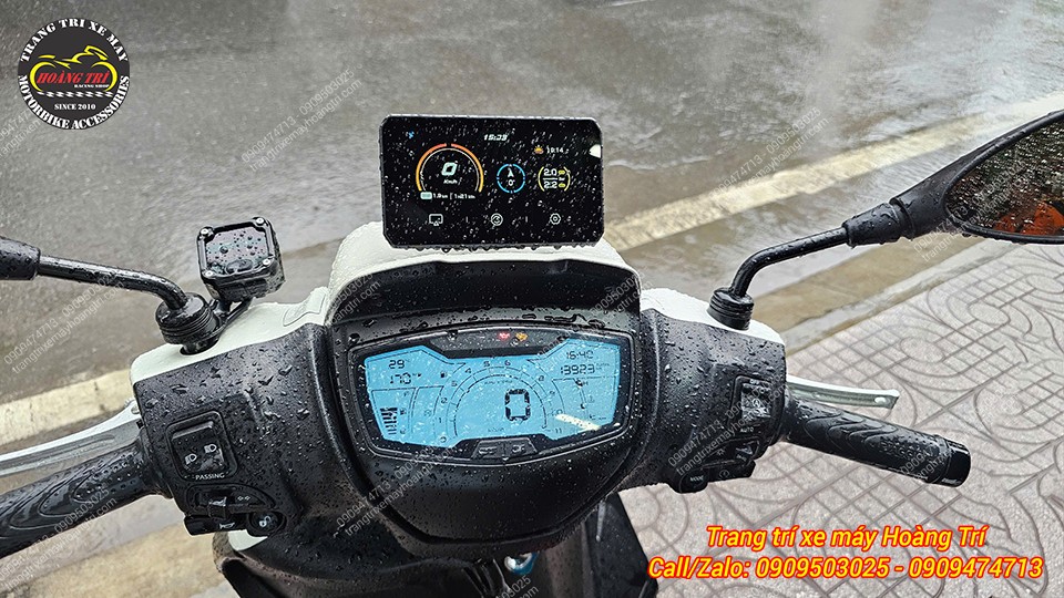 Thông số xe như vận tốc, áp suất lốp, giờ giấc… đều hiển thị rõ ràng