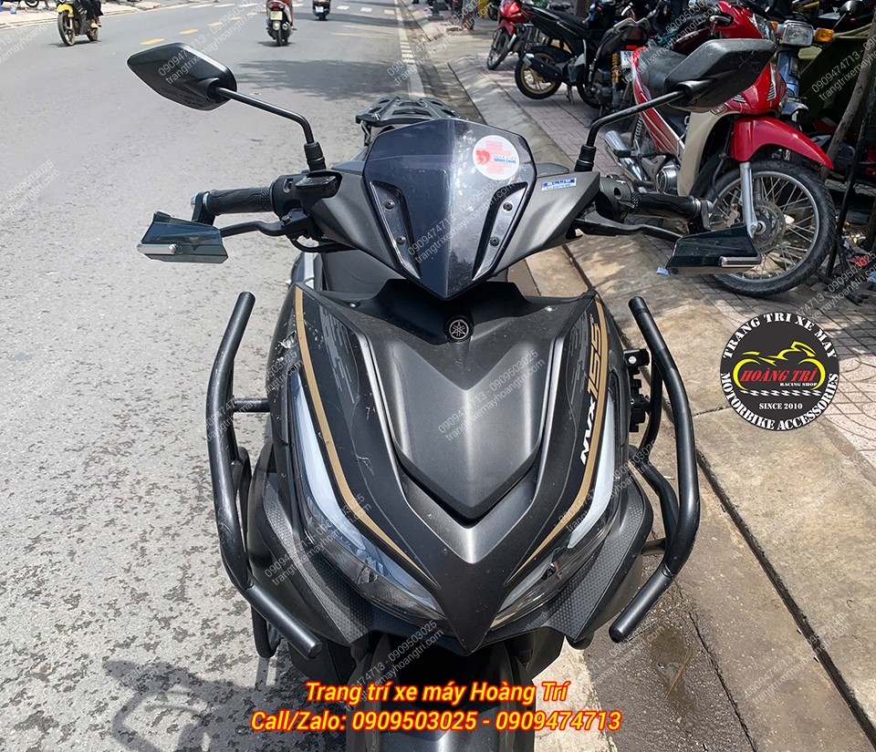 Sự kết hợp giữa bảo vệ tay lái FUX và khung bảo vệ mang đến ngoại hình mới ấn tượng cho xế yêu