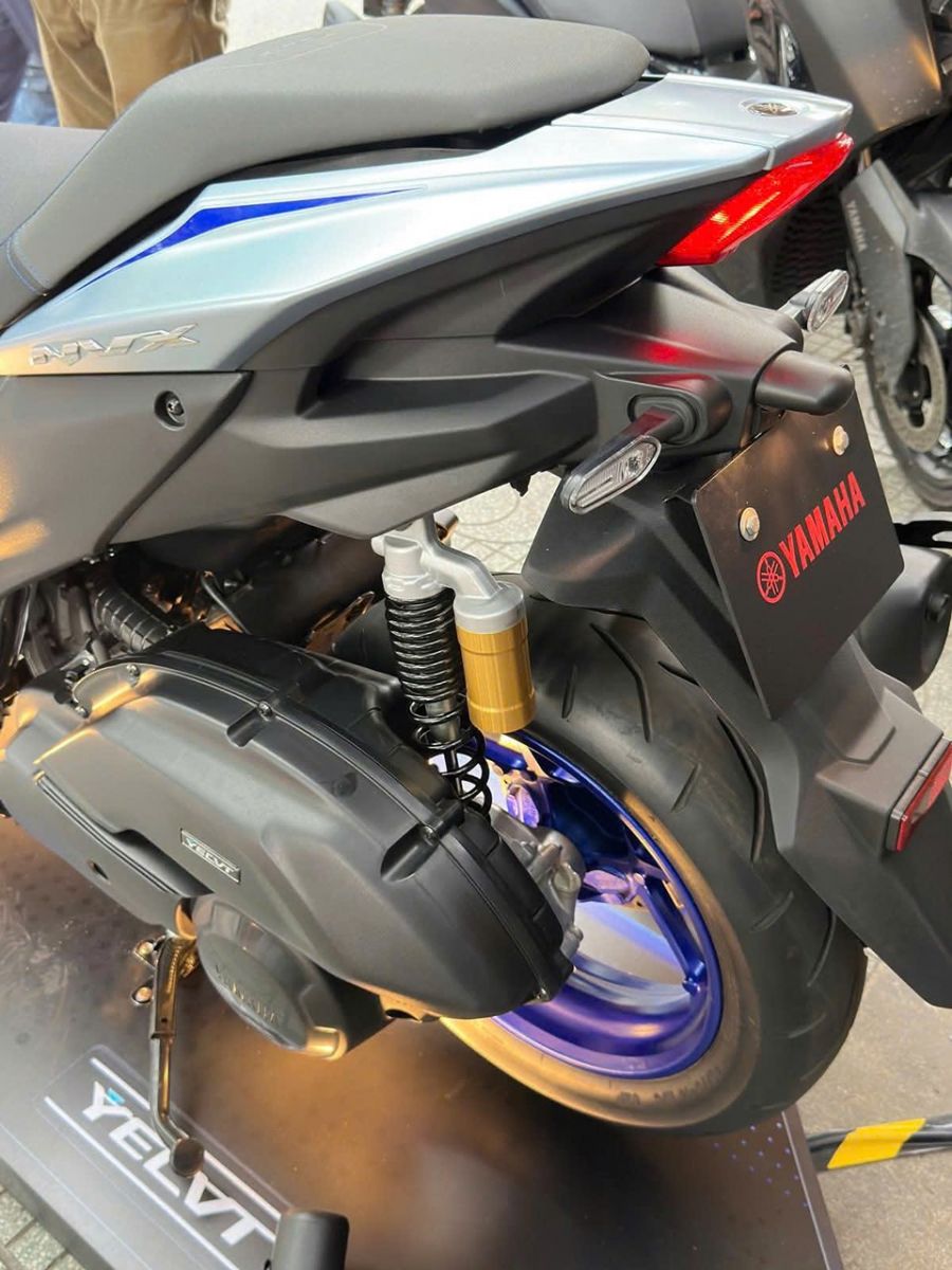 Xe vẫn giữ thiết kế không có phần cản sau như các đời trước