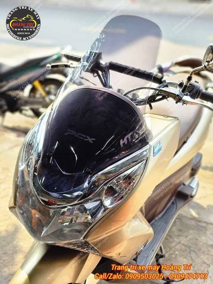 Vì sử dụng cụm đèn pha chính hãng từ Honda Việt Nam, nên khi lắp cho PCX 2010 Thái cần thực hiện một số nâng cấp bổ sung