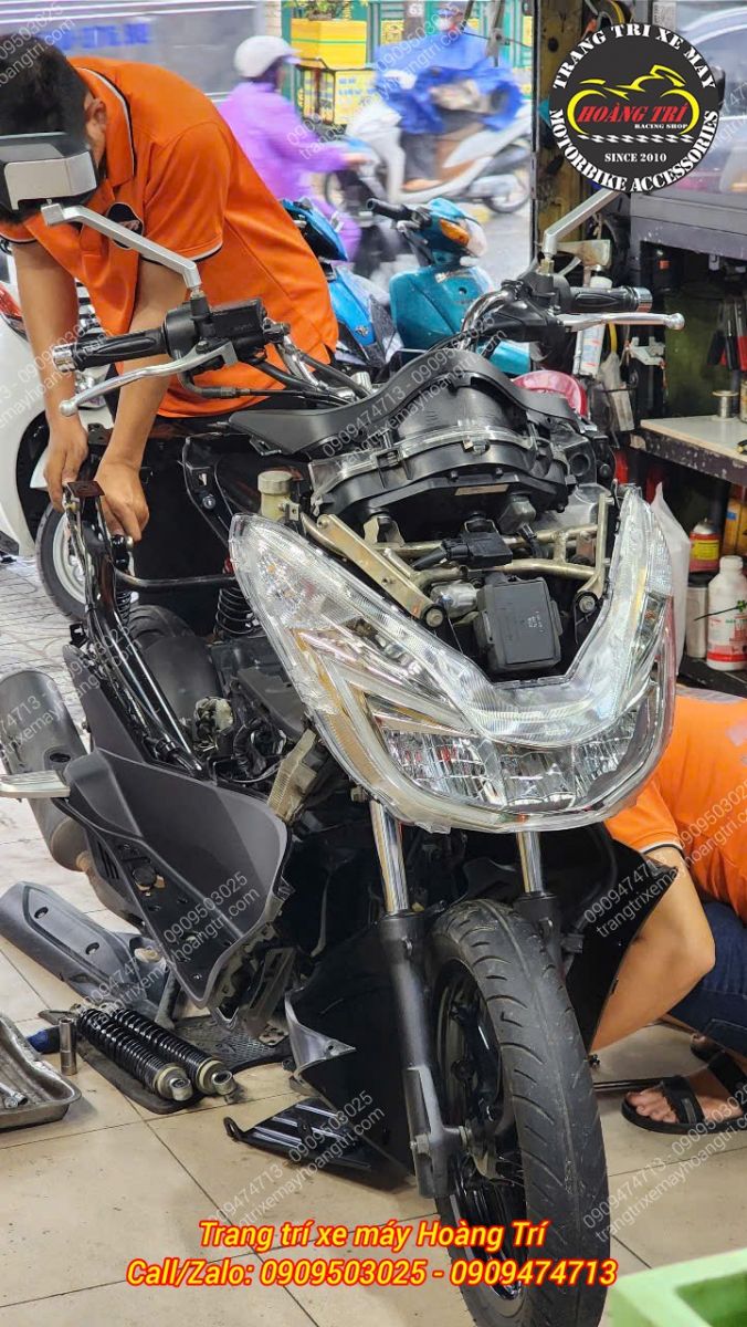 Xe PCX 2014 vừa được thay cụm đèn pha, trông như mới