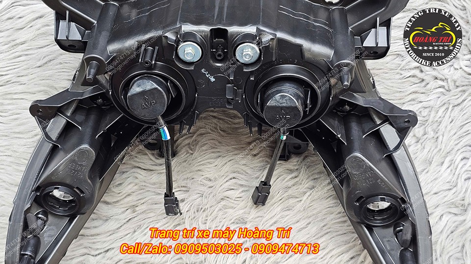 Anh khách ở xa đã tự tay hoàn thành việc thay cụm đèn pha cho chiếc PCX của mình