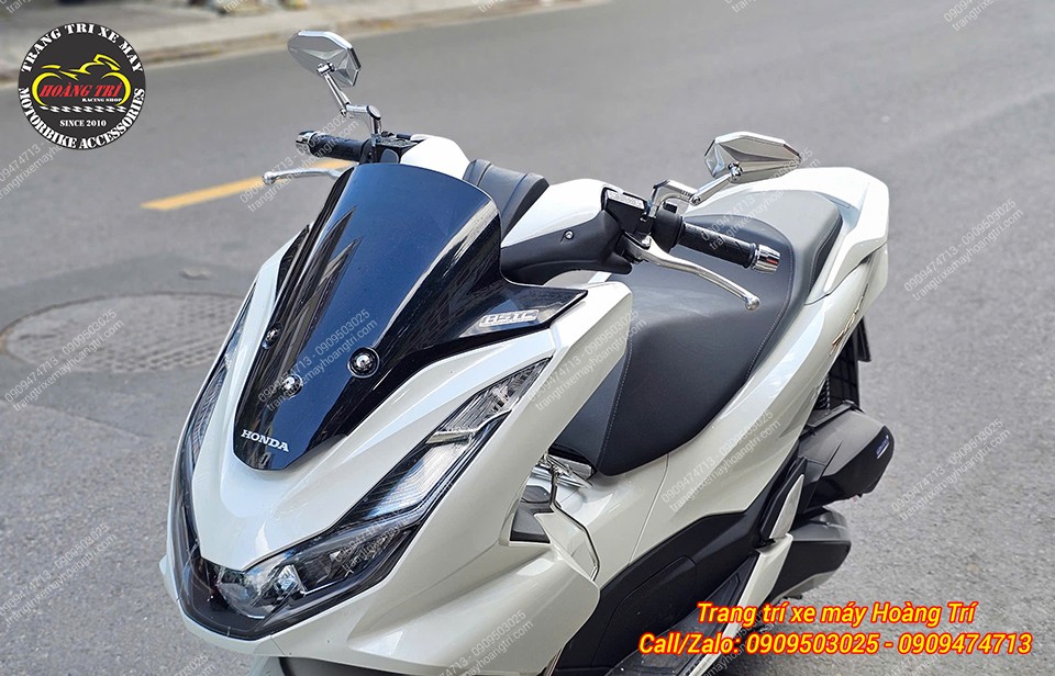 Ghi đông được làm đầy đặn với ốp ghi đông Forza giúp liền mạch với tổng thể xe