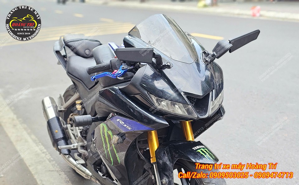 Để tôn lên phong cách thể thao, anh khách đã chọn nâng cấp cùng kính hậu H2R