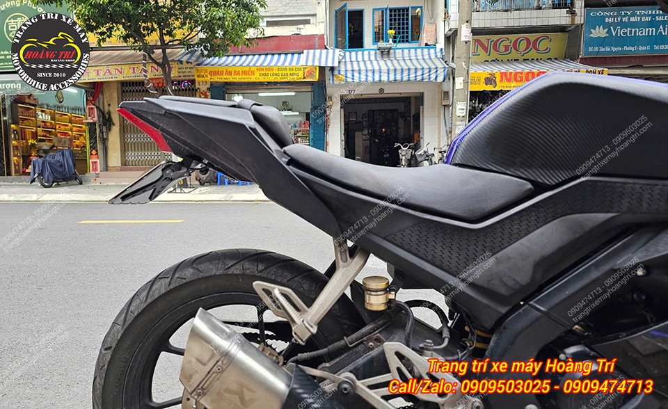 Anh khách đã cắt dè sau và gắn pát biển số mới để thay đổi phong cách xe