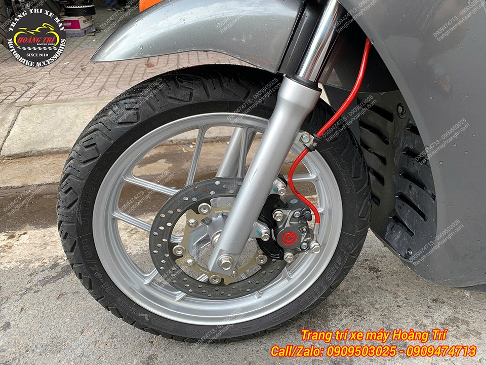Heo Brembo 2 piston giúp xe giảm tốc nhanh chóng khi phanh
