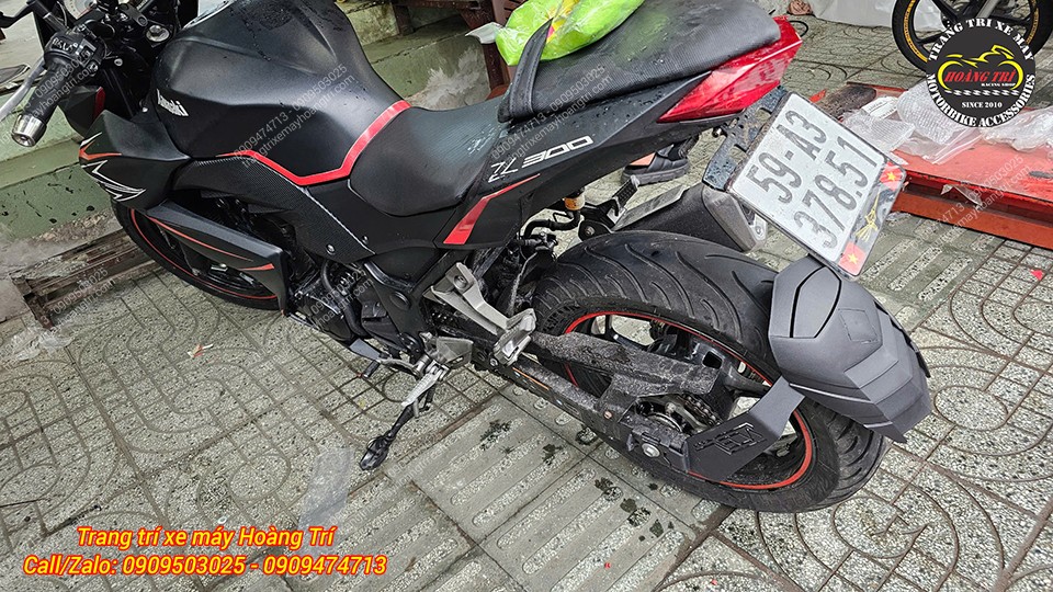 Chắn bùn Shark Power Z800 tương thích hoàn toàn với xe Z300, lắp đặt chuẩn theo xe