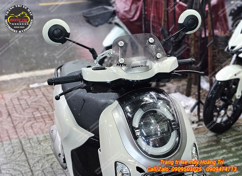 Kính chắn gió HTR góp phần mang đến phong cách Vespa đậm nét cho xe