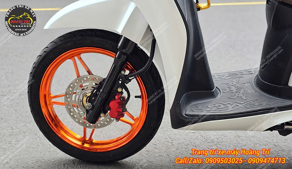 Hình ảnh chi tiết phần mâm trước X1R cam thể hiện rõ thiết kế đặc trưng của dòng mâm ngôi sao X1R
