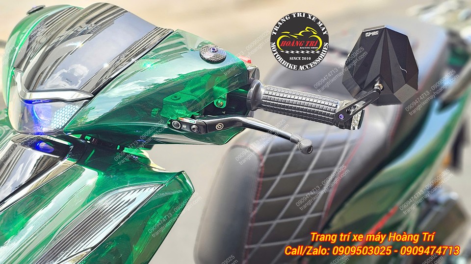 Các chi tiết dàn áo được hoàn thiện một cách chỉn chu, tinh tế đến từng đường nét