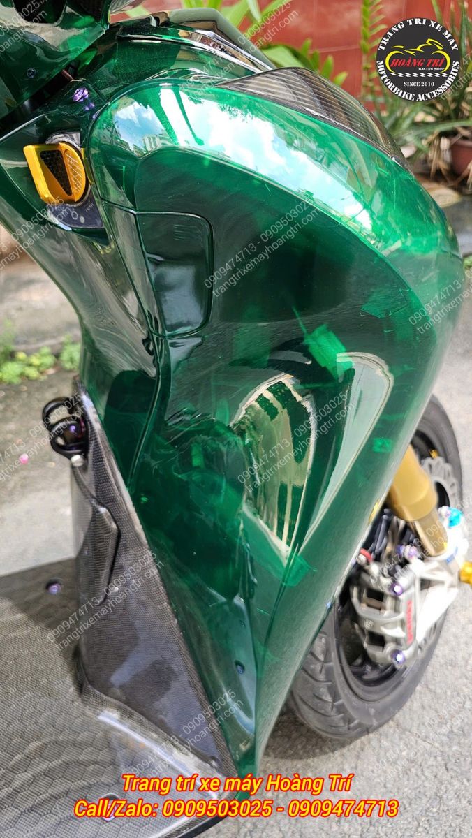 Từng chi tiết bên trong lộ ra qua lớp nhựa trong tạo cảm giác lạ mắt và thú vị