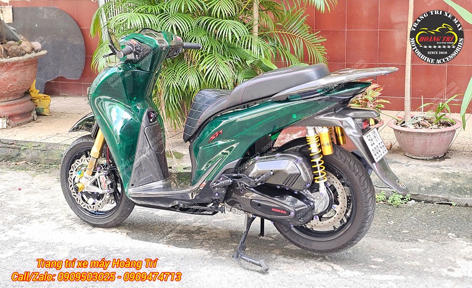 Phần dàn chân sau cũng không hề kém cạnh với bộ phuộc Ohlins chính hãng