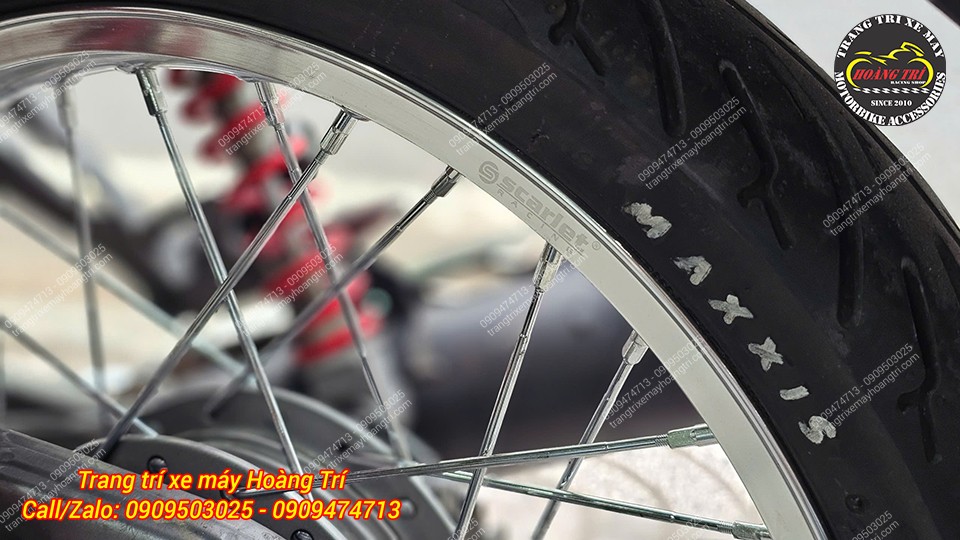Niềng nhôm Scarlet với bề mặt bóng loáng tạo điểm nhấn nổi bật
