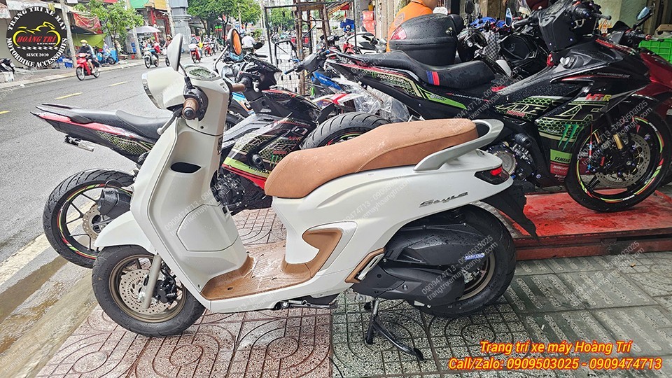 Không biết anh khách sẽ chọn gam màu nào để tạo diện mạo mới cho xế yêu