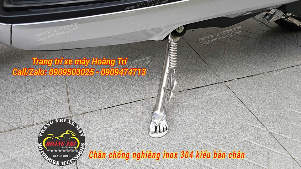 Chân chống inox bàn chân tạo điểm nhấn độc đáo cho phần gầm xe