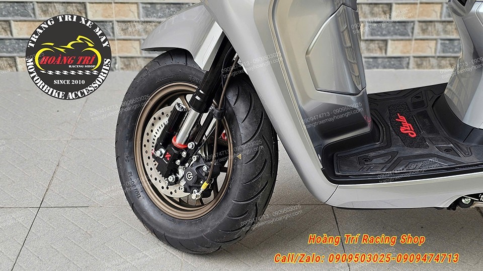 Ngoài ra, xe còn được trang bị thêm heo dầu Brembo chính hãng (giá chưa bao gồm)