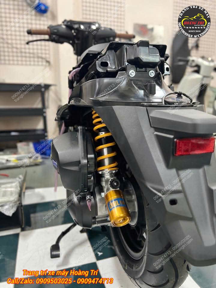 Dàn chân sau trông bắt mắt và nổi bật hơn hẳn với sắc vàng của phuộc Ohlins